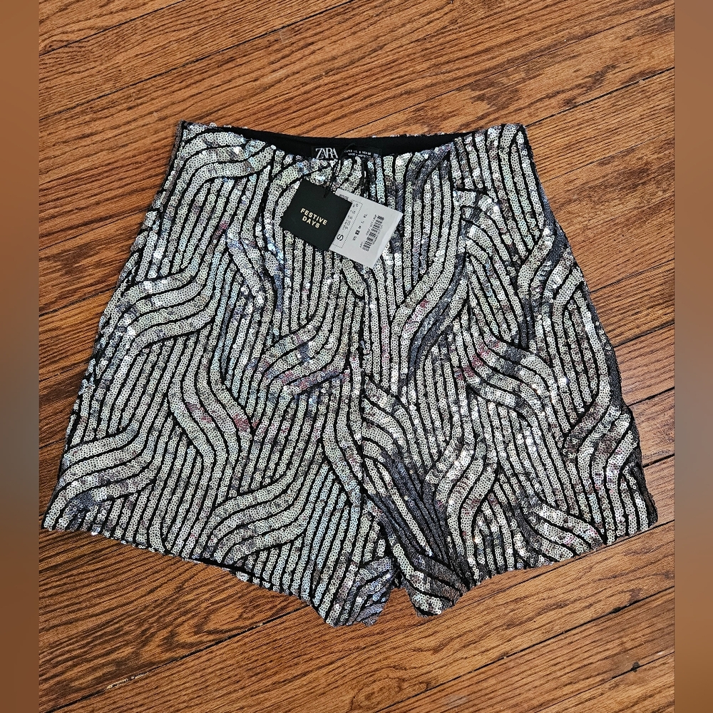 NWT Zara Women FESTIVE DAYS Sequin Shorts Size Small - Picture 1 of 5